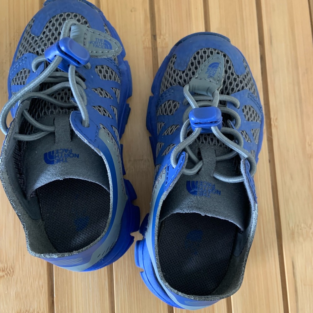 Kids water shoes the north face size 7.5